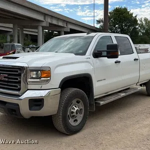 2017 GMC Sierra 2500HD Crew Cab pickup truck