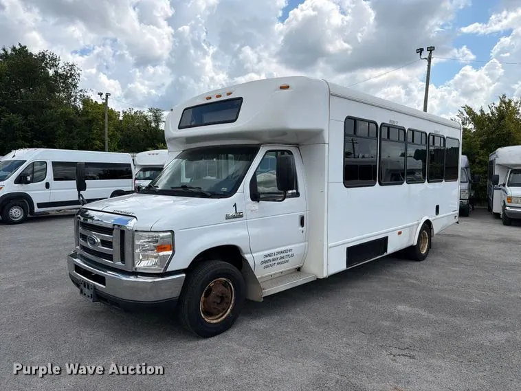 2017 Starcraft Ford E450 Super Duty shuttle bus
