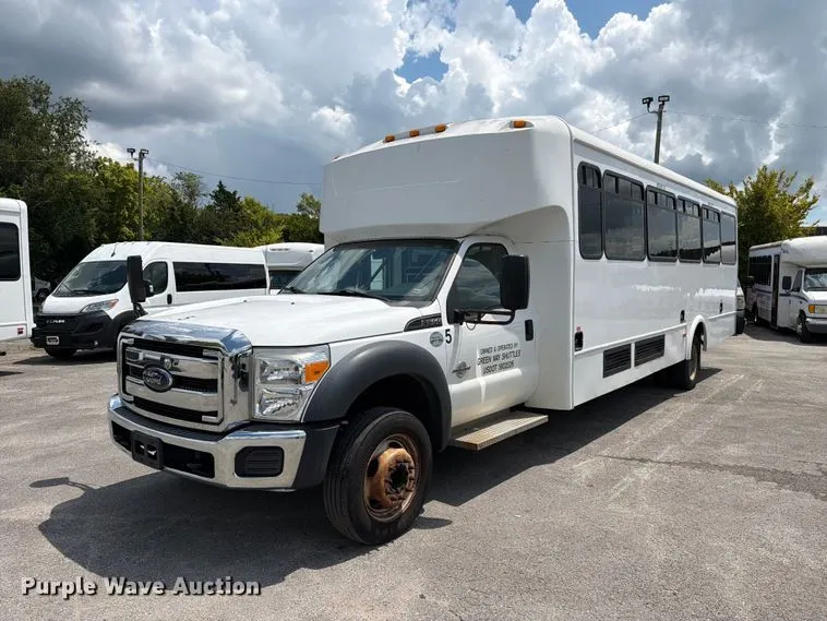 2016 Ford F550 shuttle bus
