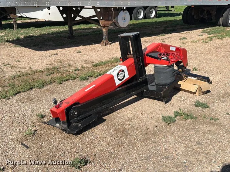 AMA fifth wheel wrecker attachment