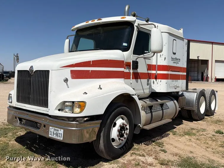 2002 International 9200i semi truck