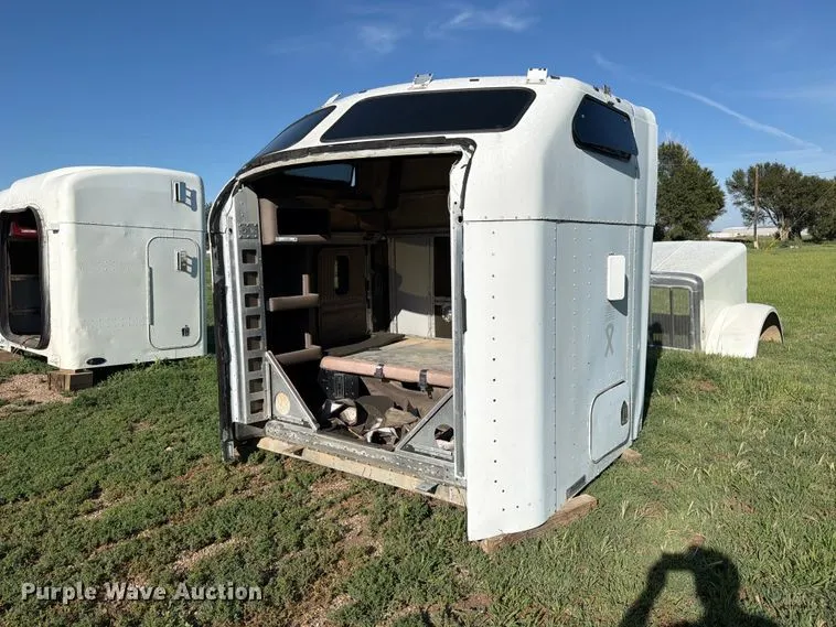 Kenworth AeroCab sleeper
