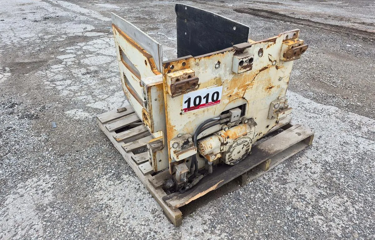 Cascade Hydraulic Carton Clamp Forklift Attachment
UNRESERVED