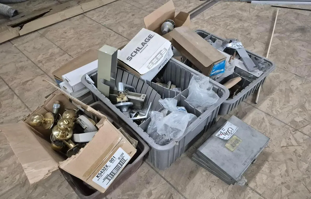 Mixed Commercial Door Handles, Hinges and Door Components
UNRESERVED