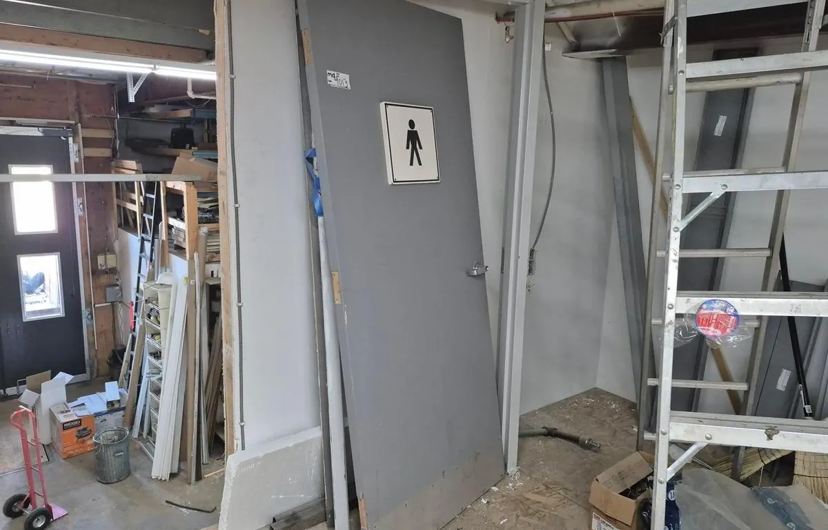 Commercial Restroom Door and Frame
UNRESERVED