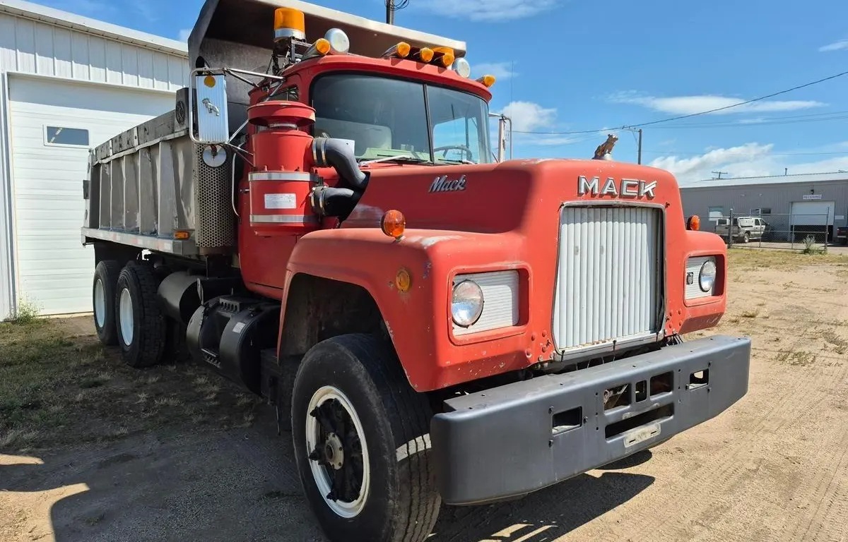 1977 Mack T/A Dump Truck
UNRESERVED