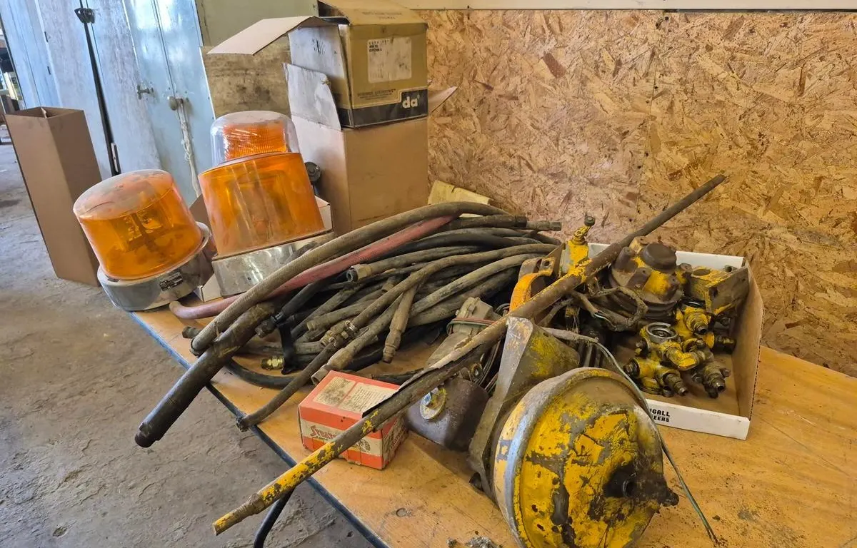 Case Wheel Loader Parts and Assorted Beacons
UNRESERVED