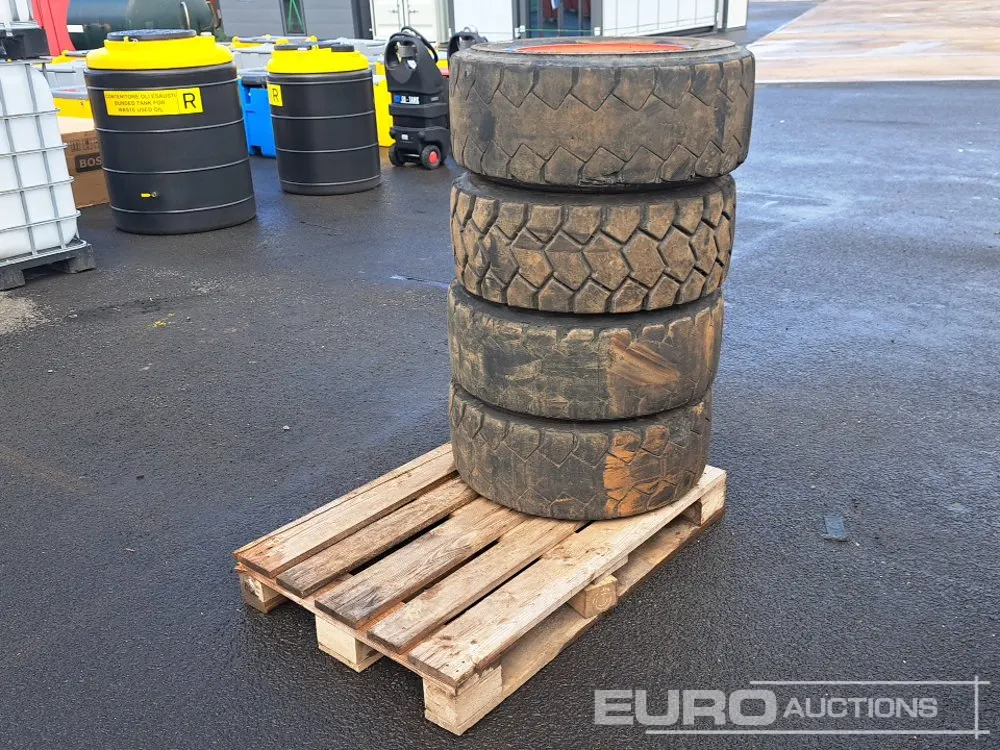 12-16.5 Tyre & Rim to suit Skidsteer Loader (4 of)