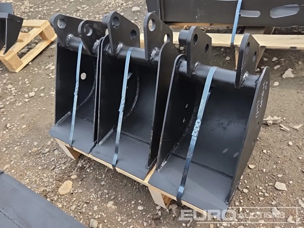 Unused 8" Digging Buckets to suit 25mm (2 of) & 8" Digging Bucket to suit 30mm
