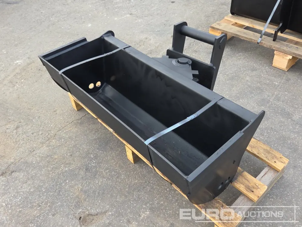 Unused 32" Hydraulic Tilt Ditching Bucket to suit MS01