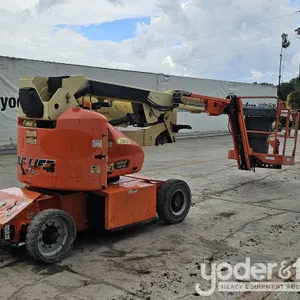 2015 JLG E400AJPN 