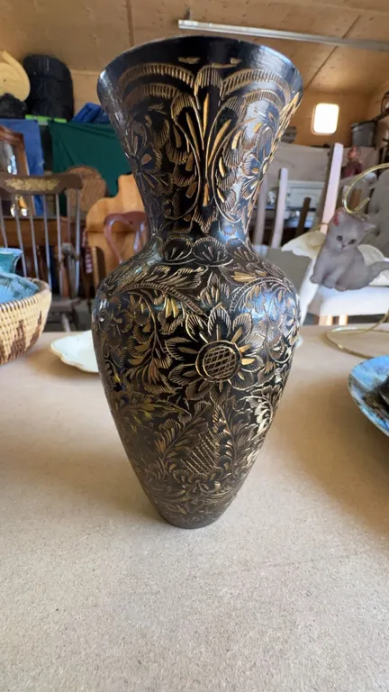 Engraved Vase Marked India 3.5kg