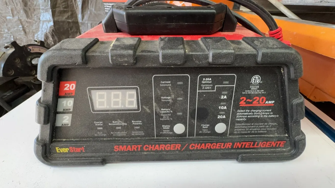 EverStart Smart Battery Charger 120V Model 94025-88