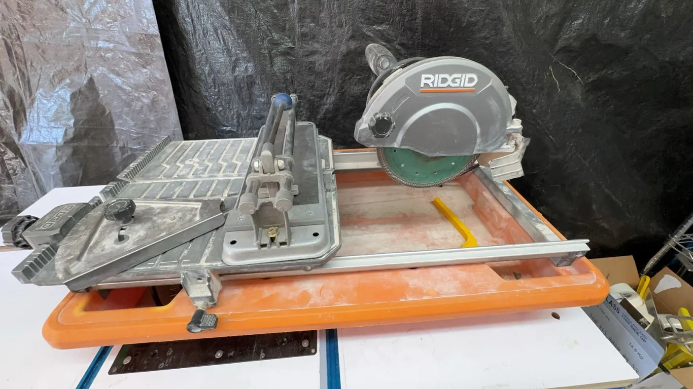 RIDGID R4030 7-Inch Tile Wet Saw and Manual Tile Cutter