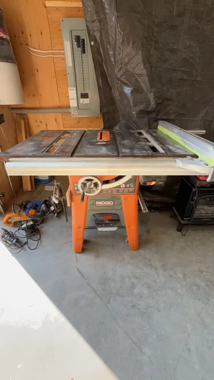 RIDGID TS3650 10-Inch Cast Iron Table Saw with Herc-U-Lift