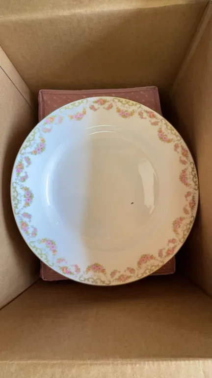 Noritake Bridal Wreath China Dinnerware Set, Made in Japan