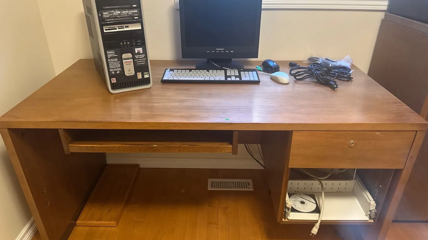 Compaq Desktop Computer with Monitor, Keyboard, Mouse, and Wooden Desk