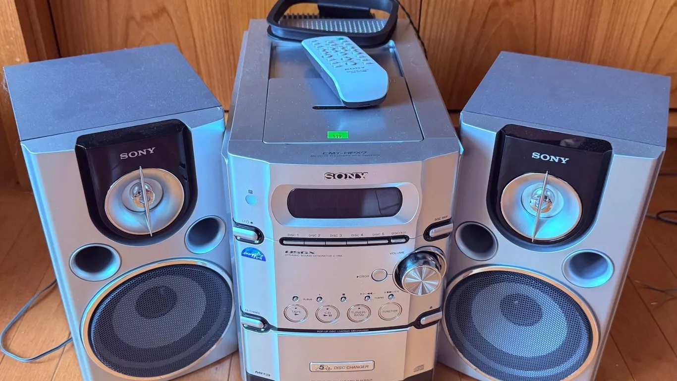 Sony CMT-HX7 Mini Hi-Fi Stereo System with Speakers and Remote