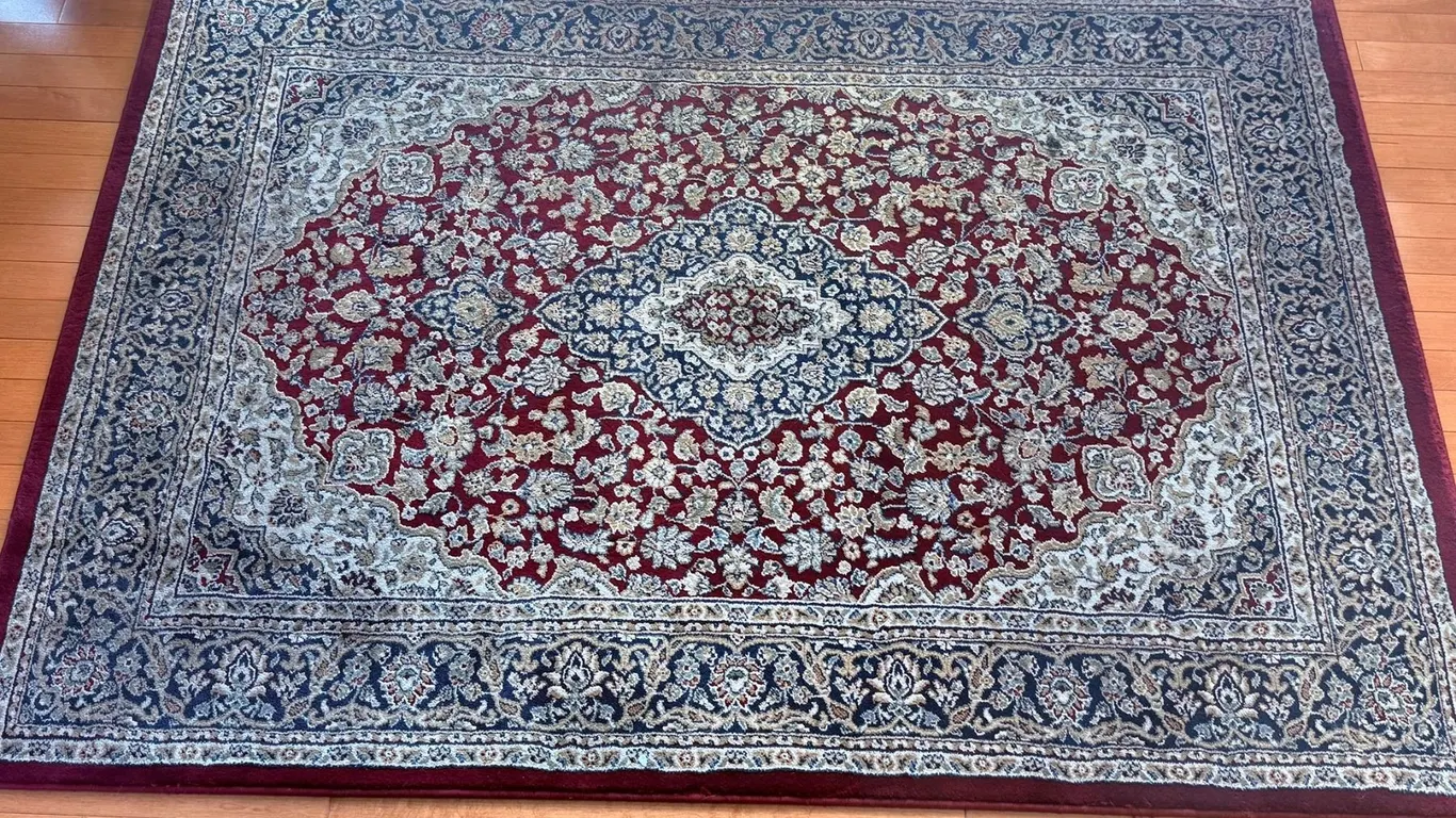 Rectangular Area Rug with Floral Medallion Pattern