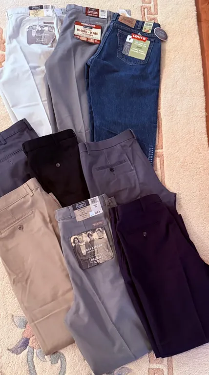 8 Men's Pants, Haggar and Levi's, Assorted Styles and Colours (Most Pants Brand New!!)