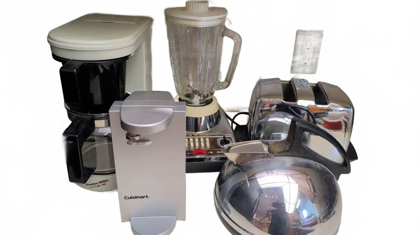 Small Kitchen Appliances Lot: Cuisinart, Proctor Silex, Oster