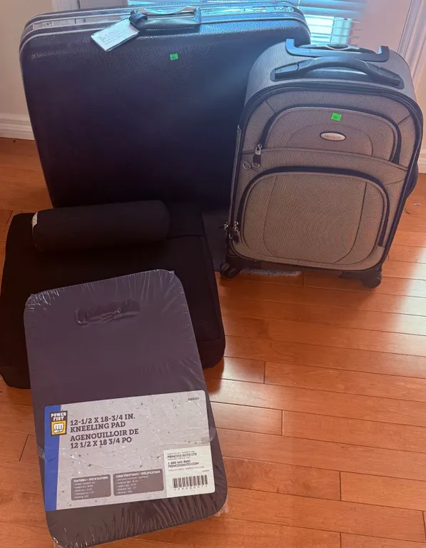 Samsonite Luggage Set with Samsonite Hard Case and Grey Carry-On