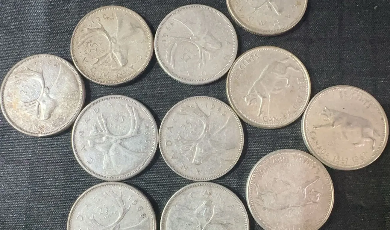 11 Canadian .800 Silver Quarters, 64g, 1.65 Troy Ounces