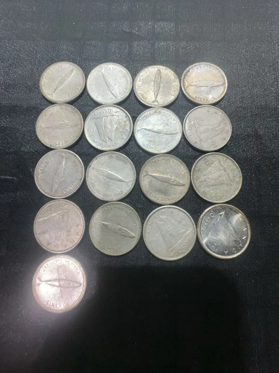 17 Canadian .800 Silver Dimes, Total 40g Silver