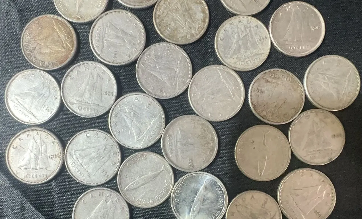 27 Canadian .800 Silver Dimes, 63g Total, 1.62 Troy Ounces