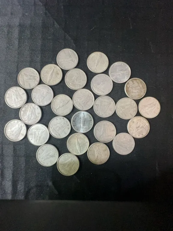27 Canadian .800 Silver Dimes, 63g, 1.62 Troy Oz Silver
