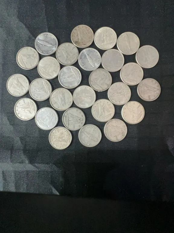 27 Canadian .800 Silver Dimes, 63g, 1.62 Troy Oz Silver