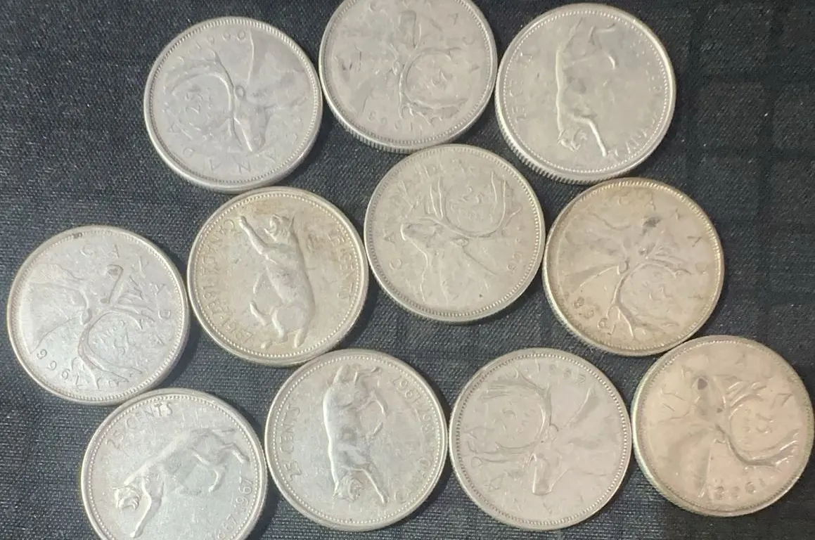 11 Canadian .800 Silver Quarters, 64g, 1.65oz AGW