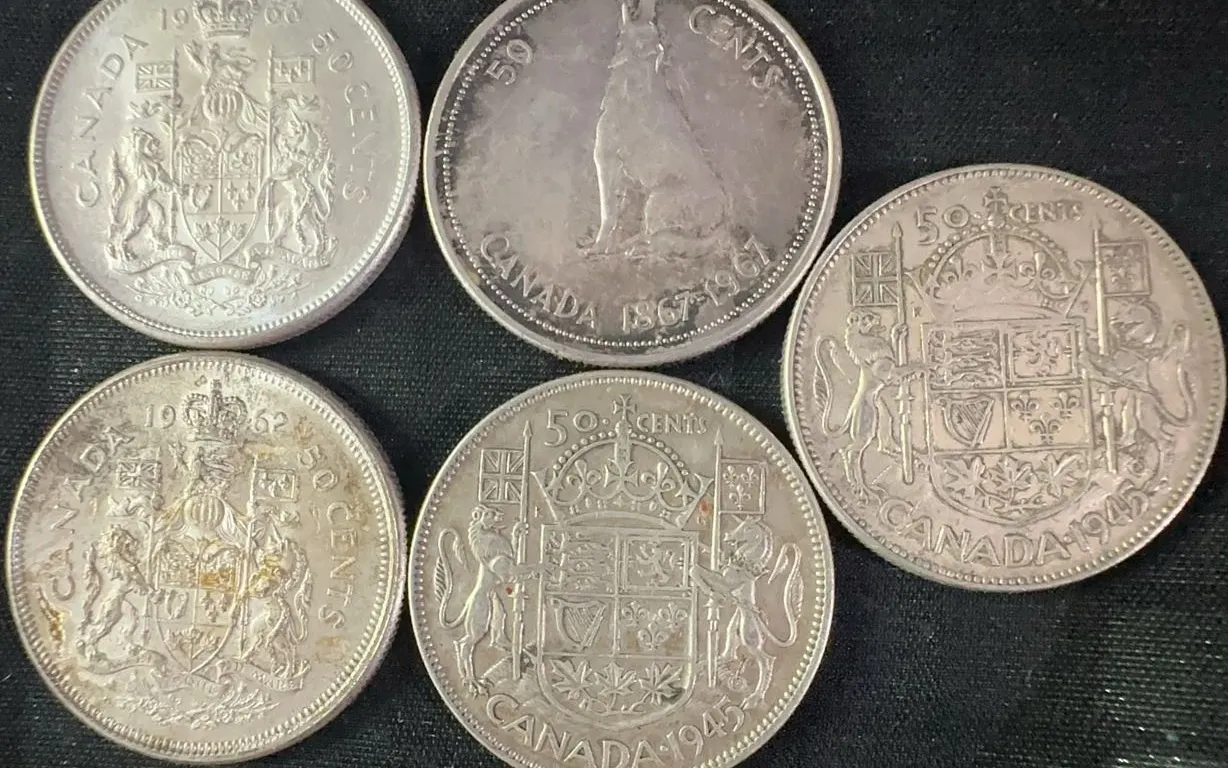 5 Canadian .800 Silver Half Dollars, 58.3g, 1.5 Troy Oz Silver