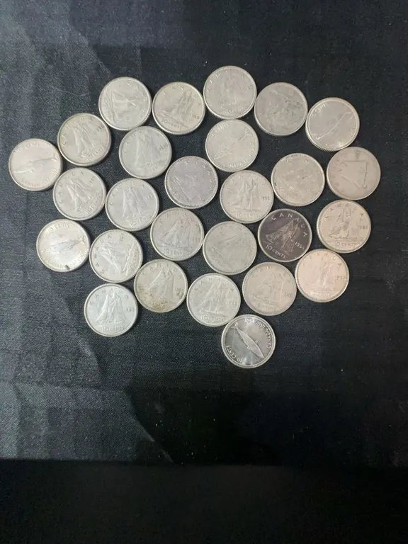 27 Canadian .800 Silver Dimes, 63g, 1.62 Troy Oz Silver