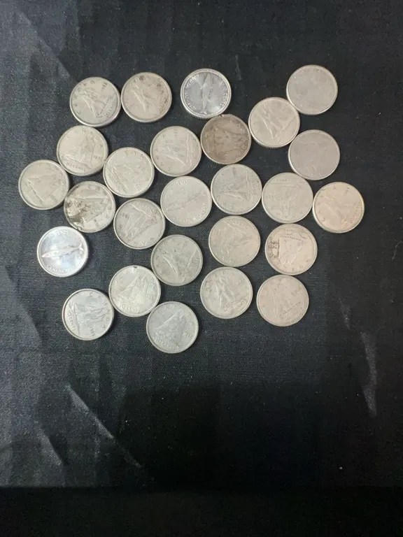 27 Canadian .800 Silver Dimes, 63g Total, 1.62 Troy Oz