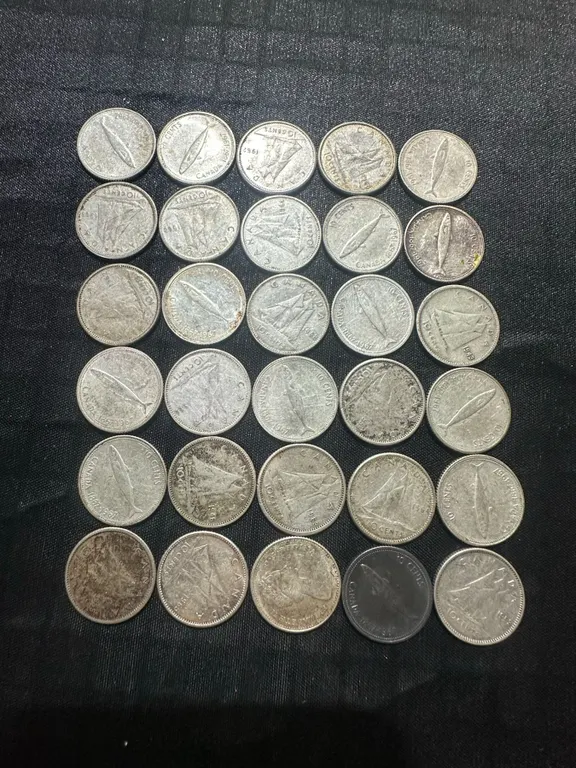 30 Canadian .800 Silver Dimes, 70g Total Weight