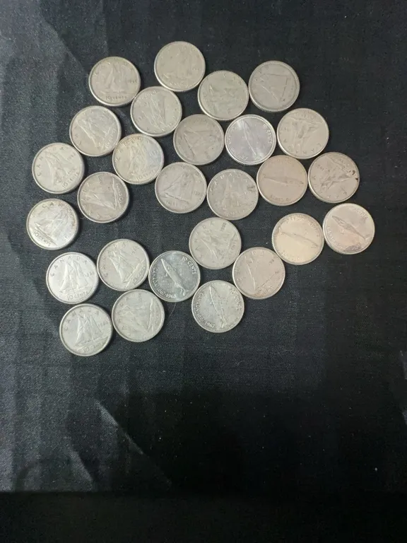 27 Canadian .800 Silver Dimes, 63g, 1.62 Troy Oz Silver