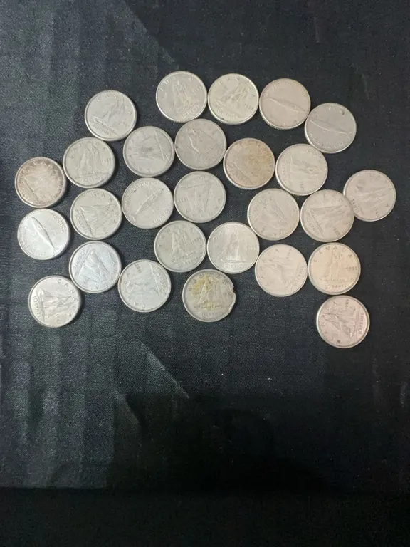 27 Canadian .800 Silver Dimes, 63g Total, 1.62 Troy Ounces Silver