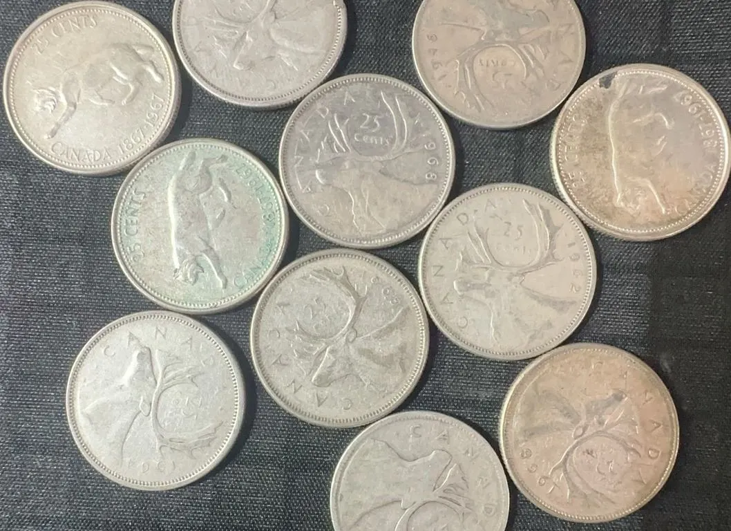 11 Canadian .800 Silver Quarters, 64g, 1.65 Troy Oz Silver
