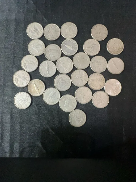 27 Canadian .800 Silver Dimes, 63g, 1.62 Troy Ounces