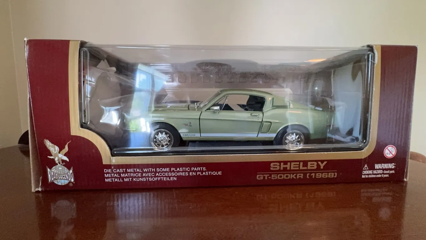 Shelby GT-500KR (1968) 1:18 Die-Cast Model Car