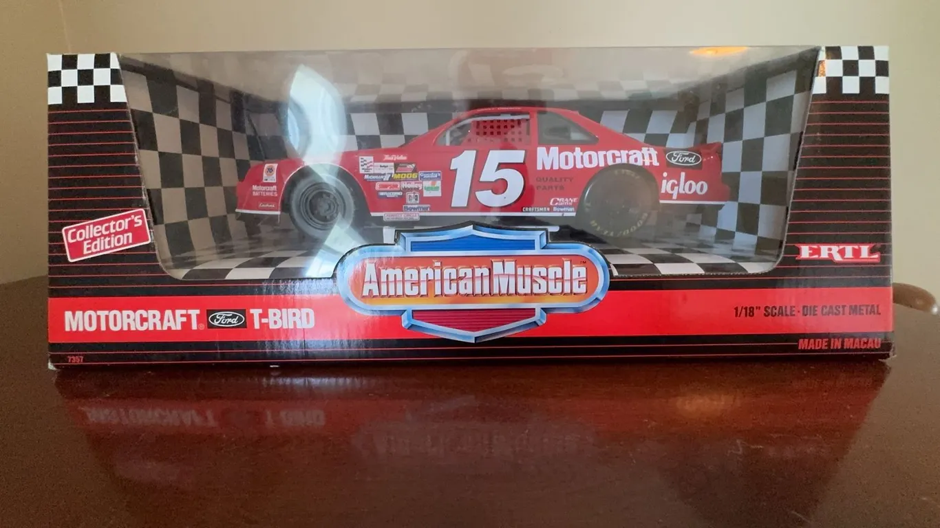 ERTL American Muscle Motorcraft Ford Thunderbird 1:18 Die Cast