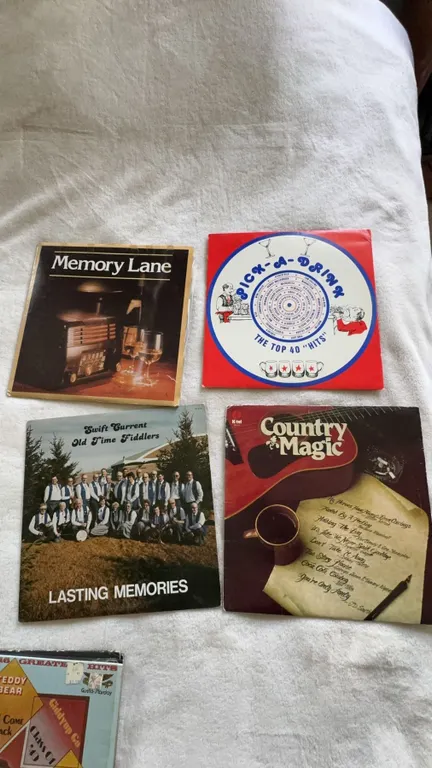 4 Vinyl Records: Memory Lane, Pick-A-Drum, Country Magic, Lasting Memories