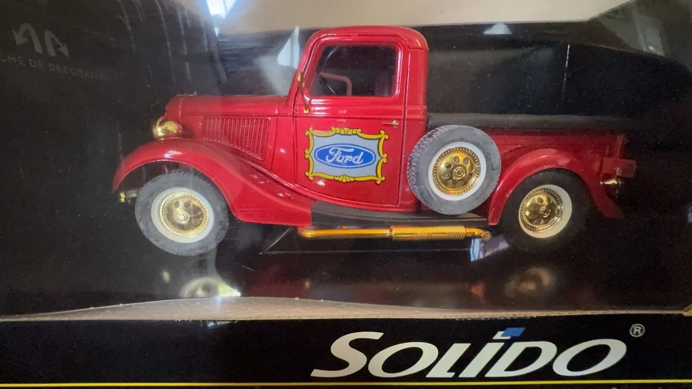 Solido Custom Ford Pick-Up Die Cast Model Ref. 8303