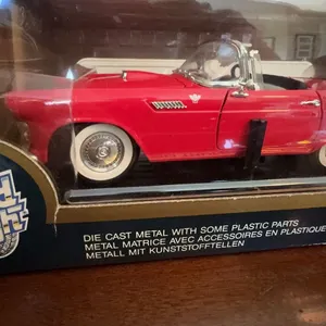 Road Tough 1:18 Die-Cast 1955 Ford Thunderbird Model