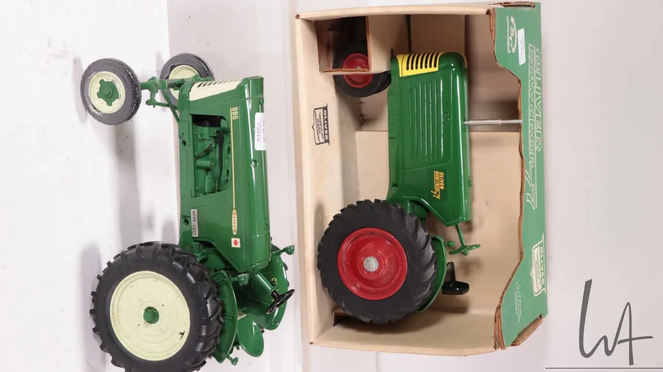 Two 1:18 scale die cast Oliver tractors including a Rowcrop 77 with original box Spec-Cast and a 880