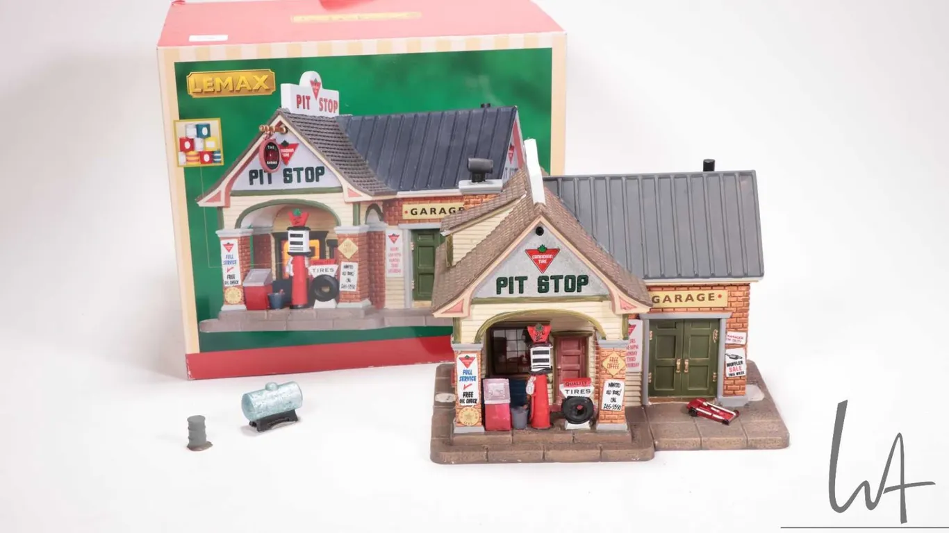 LeMax Canadian Tire Pit Stop porcelain miniature lighted building