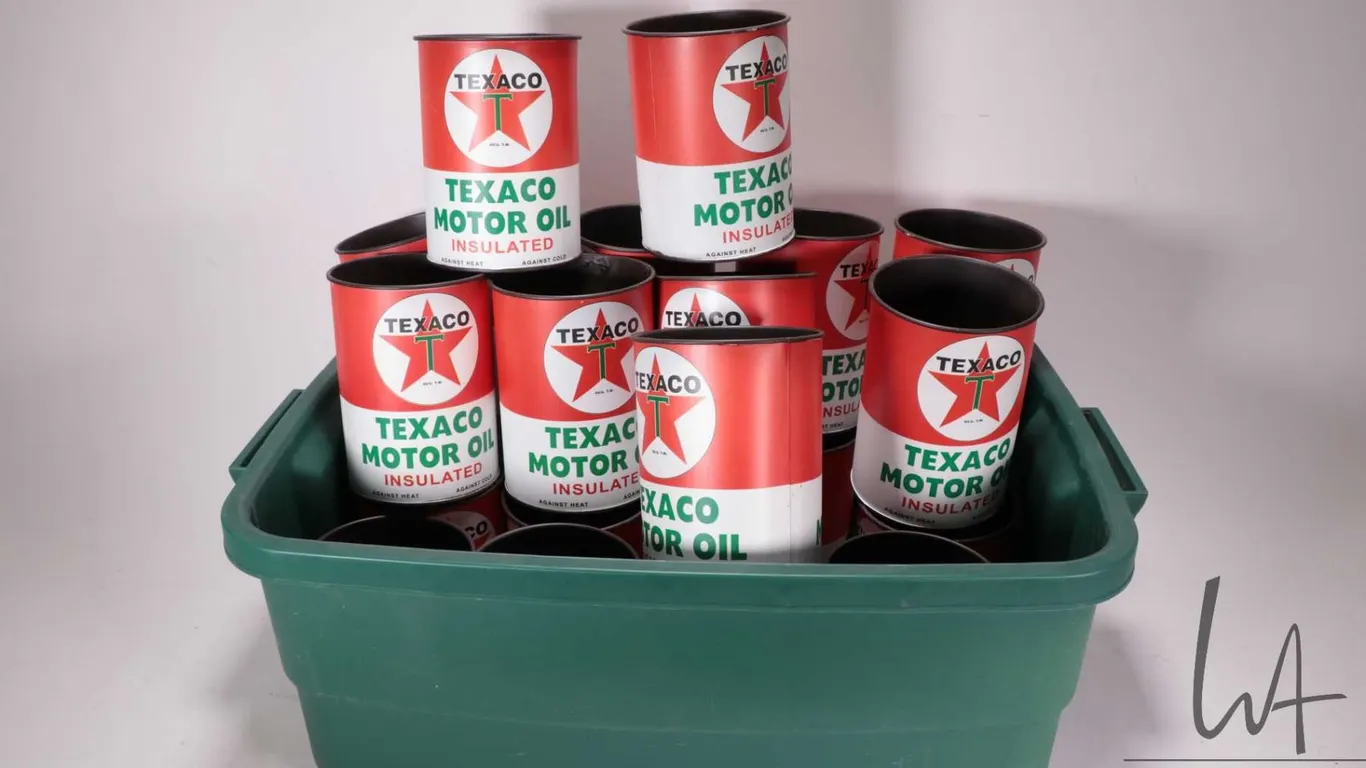 23 Texaco reproduction display oil cans