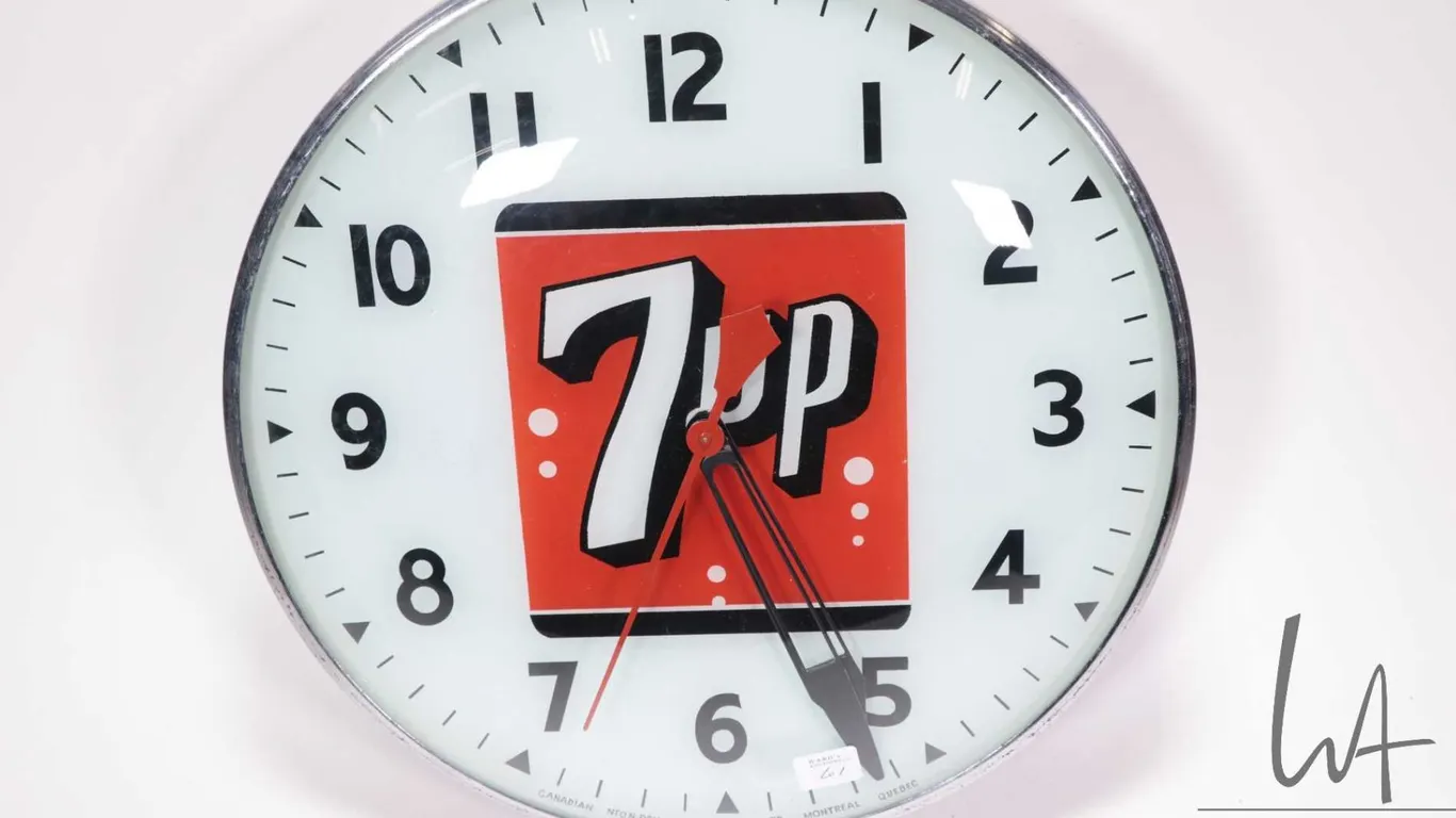 Vintage 7UP electric wall mount clock, 16" in diameter, working at time of cataloguing, needs bulb