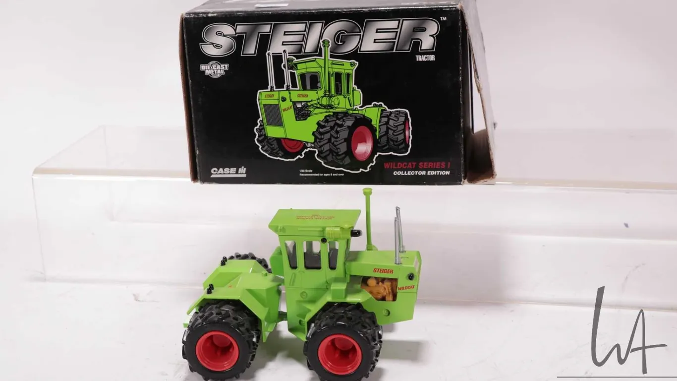 Ertl 1:32 scale Steiger Wildcat Series 1 tractor with original box